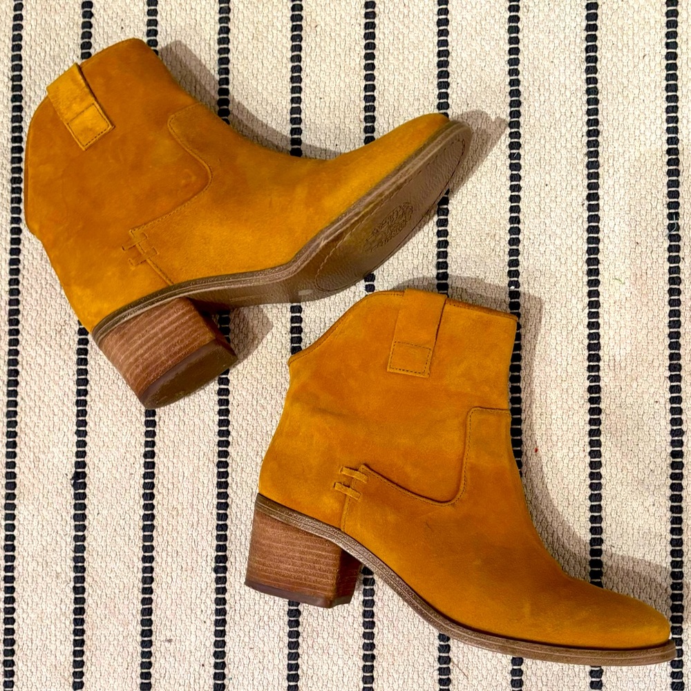 Vince Camuto Suede Leather Ankle Boots. Sorsha Caramel beige, light wear, size 8